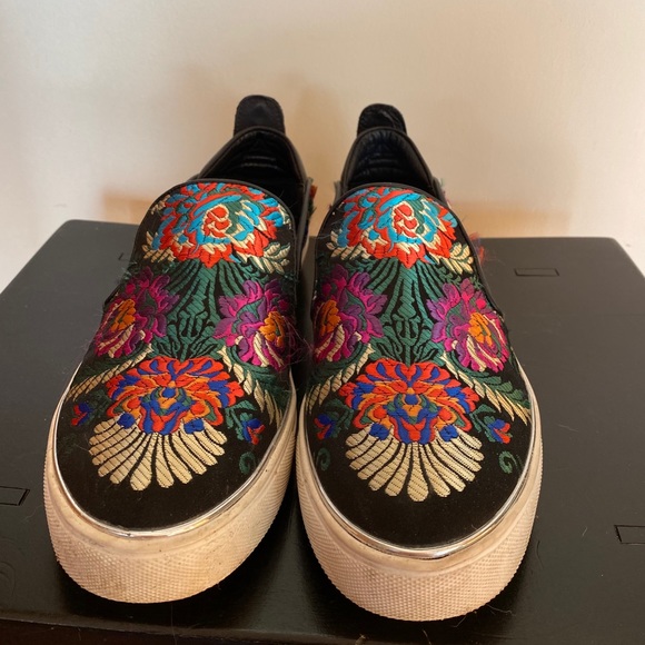 Fun shoes - Picture 2 of 5